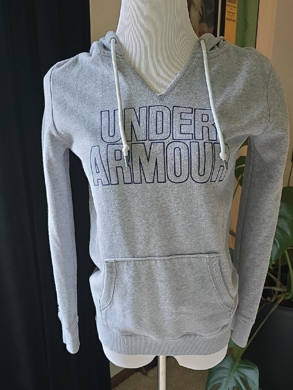 Under Armour Women’s Gray Hooded Pullover Sz S
